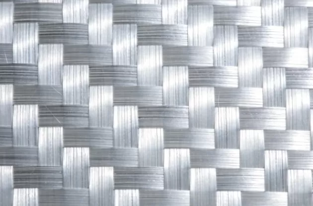 K čemu se používá podložka z laminátu v sendvičových panelech?